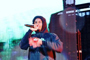 라이브 중인 덴젤 커리 (2019년)