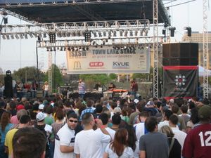 블랙알리셔스와 라티프가 2006년 SXSW에서 공연하고 있다.