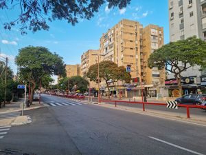 로고진 거리, 로바 알레프 - 로바 하키르야가 생기기 전 주요 "도시 광장"