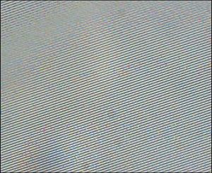 CD-R 디스크 홈의 현미경 사진