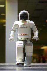 ASIMO, 2004년 헌액