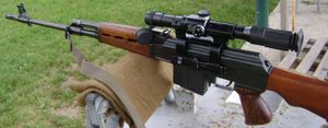 자스타바 M76에 장착된 ZRAK ON-M76 4× 5°10′.