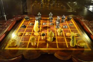 초기 라타나코신 시대(18세기 후반)에 알비노 물소와 검은 물소의 뿔로 만든 기물로 구성된 막룩 세트