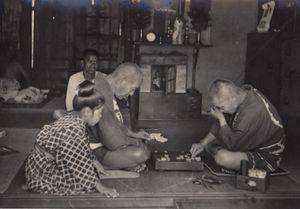 일본에서 쇼기를 두는 모습 (1916–1918년경)