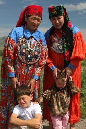 21세기 초 하카스 여성과 아이들