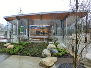 인렛 센터 스카이트레인 역