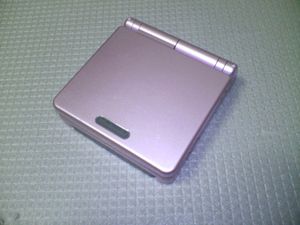 반으로 접은 모습.