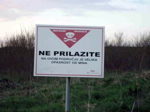 표준 지뢰 표시 안내문.