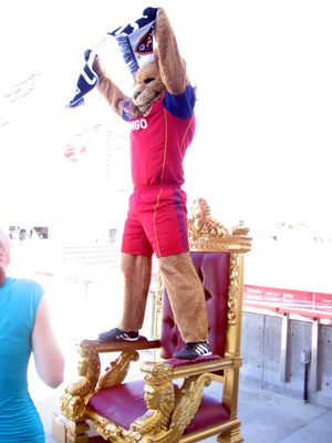 레알 솔트레이크의 마스코트 레오 더 라이언 (2010년 8월 "선수들과의 만남" 행사)