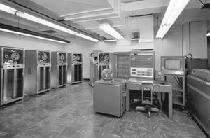 IBM 704 메인프레임 (1964년)