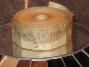 마이크로소프트(Microsoft)가 제작한 알테어(Altair)용 BASIC 인터프리터의 천공 테이프