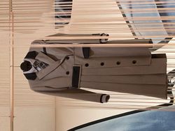 롯폰기 뮤지엄의 히나타자카46전 "WE R!"에서 전시된 "랄까"의 의상(2024년 5월 13일 촬영)