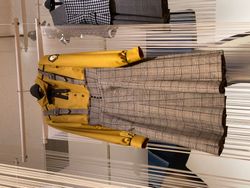 롯폰기 뮤지엄의 히나타자카46 전시회 'WE R!'에서 전시된 '이렇게 좋아하게 되어도 되는거야?' 의상 (2024년 5월 13일 촬영)