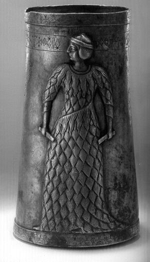 선형 엘람 문자가 새겨진 은잔. 기원전 3천년 후반. 이란 국립 박물관.