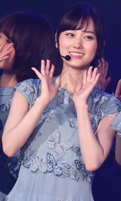 야마시타 미즈키는 "나는 나를 좋아하게 된다"에서 처음으로 센터 포지션을 맡았다.