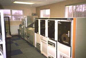 1984년 아날로그 테이프 재생 시스템에 연결된 Varian Data Machines 시스템