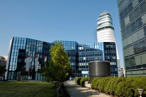 항공 교통 관제탑과 오스트리아 항공 본사