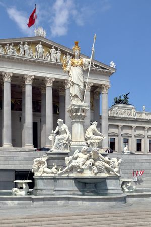 의회 앞의 팔라스-아테네 분수