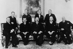 부레쉬 내각 (뒷줄 왼쪽이 돌푸스)