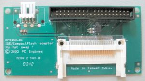소형 ATA 인터페이스인 콤팩트 플래시(Compact Flash)는 CF 장치에 전원을 공급할 수 있도록 약간 수정되었다.