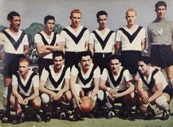 1942년 아우닥스 이탈리아노와의 경기 전 산티아고 모닝 선수단.