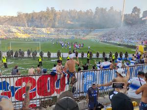 2018-2021 4연패 달성 후 우니베르시다드 카톨리카 선수들과 팬들의 축하 모습.