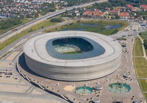 브로츠와프 시립 경기장은 UEFA 유로 2012 경기장 중 하나이자 실롱스크 브로츠와프 축구팀의 홈 구장이다.