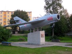 헤르마셰프스키가 이전에 조종했던 MiG-17은 1989년부터 미아스트코에 기념물로 사용되었다.