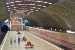 M1선의 티탄 지하철역