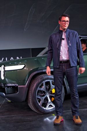 RJ 스카린지, R1S SUV 데뷔 (2018년 LA 오토쇼)