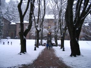 겨울의 Western Washington University 올드 메인(Old Main)