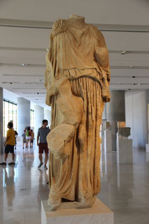 프로크네와 이티스 조각, 기원전 430년경, 아테네의 아크로폴리스 박물관