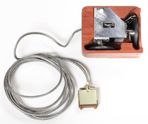 엥겔바트 마우스 복제품의 하단