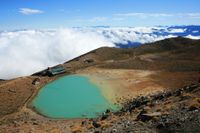 일본에서 가장 높은 곳(해발 2,905m)에 위치한 호수인 온타케 산의 니노이케(화구호)