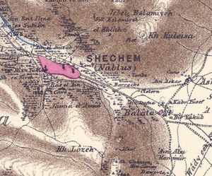 1880년대 팔레스타인 탐사의 발라타. 나블루스는 성경의 세겜 위치로 언급되었으며, 이는 현대의 텔 발라타와 동일시되는 것과는 대조적이다.