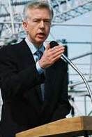 에너지에 관한 연설을 하는 데이비스