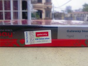 인증을 위한 전자 제품 상자에 부착된 보안 홀로그램 라벨