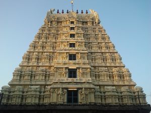 스리 잘라칸데스와라르 사원 메인 고푸람, 2012년 2월