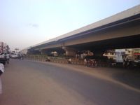 벨로르 시의 NH 48 그린 서클 교차로(중앙 버스 터미널) 고가도로