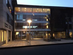 Kvadraturen skolesenter는 남부 노르웨이에서 가장 큰 고등학교이다.