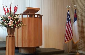 캘리포니아의 장로교회 성가대석에 있는 현대식 설교단