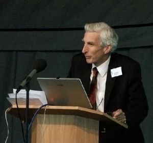 마틴 리스는 2004년부터 2012년까지 트리니티 칼리지의 마스터였다.