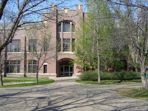 서스캐처원 대학교 메인 캠퍼스에 위치한 공학 건물 입구