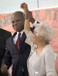 2006년 데이비드 스콧(David Scott) 하원의원과 함께 있는 디