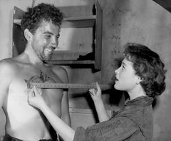 미첼과 벨라 다르비, 《지옥과 고요의 바다》(1954) 촬영 현장