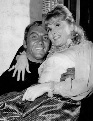 미첼과 패트리샤 배리는 하이 섀퍼럴에서 함께 출연했다.