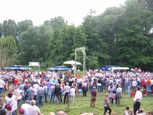 할러 크란츠라이텐(Hahler Kranzreiten)