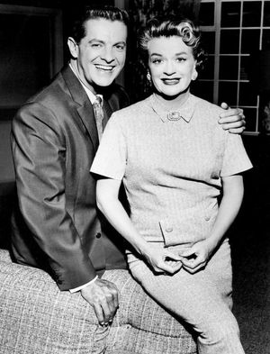 1959년 The Bob Cummings Show에서 로즈메리 드캠프와 함께