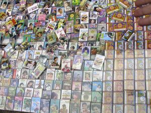 미얀마 양곤에서 판매되는 미얀마 음악 카세트 테이프 (2006년)