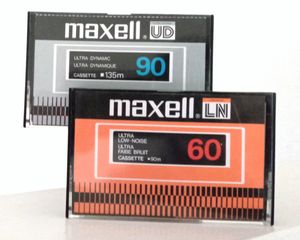 Maxell 콤팩트 카세트, C60 (90분) 및 C90 (135분)